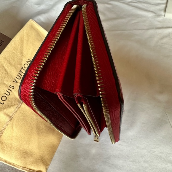 Louis Vuitton Long Zippy Wallet - Picture 4 of 6